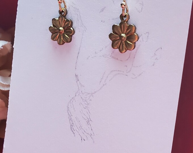 E-0501 - Gold Flower Earrings - Dainty, Simple, Floral, Daisy
