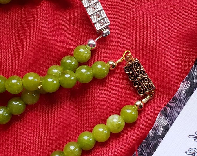 N-0067 - Green Agate Round Bead Necklace - Georgian, Victorian, Renaissance, Regency, Quartz