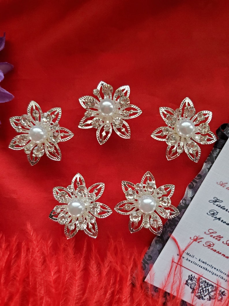 HA-0078 - Silver Flower Pearl and Crystal Hair Swirls