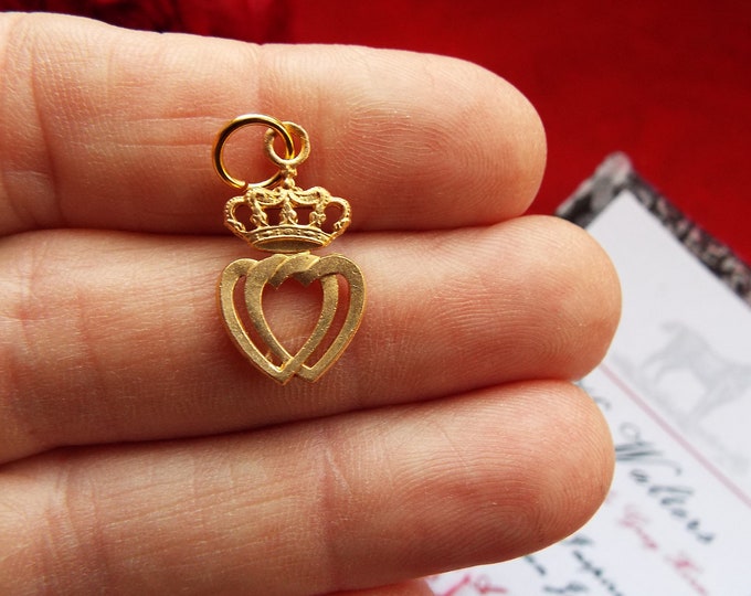 PE-0075A - Brass Celtic Double Heart and Crown Pendant - Georgian Pendant, Celtic Heart, Vintage Brass Heart