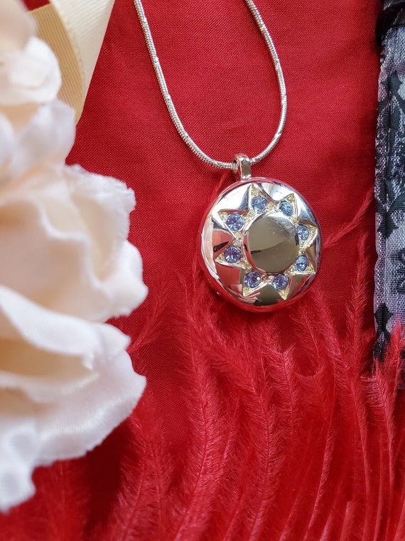 Monet locket deals