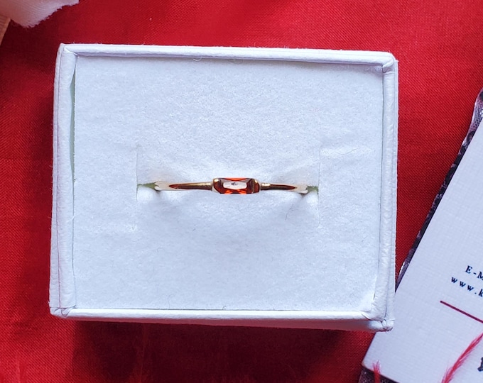 R-0008 - Red Zircon Minimalist Ring