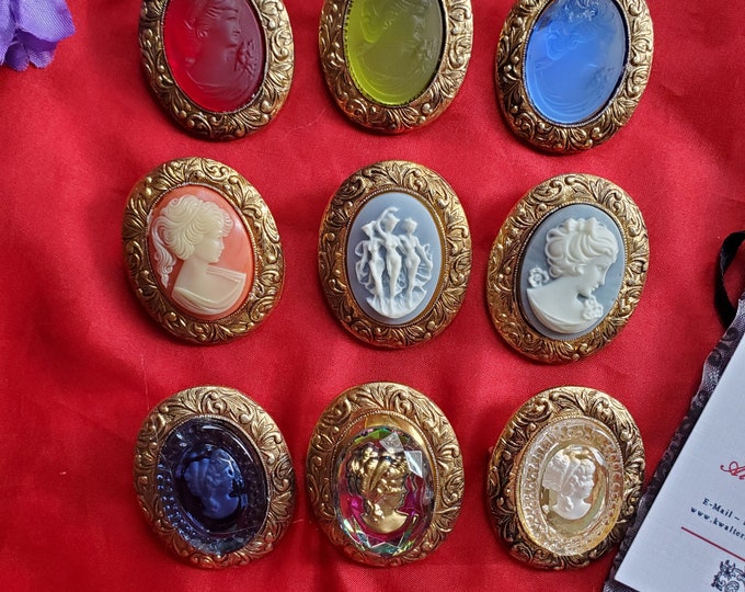 BR-0039A - Vintage Reverse Intaglio Cameo Gold Floral Brooch, Green Cameo, Brass, Clear Cameo