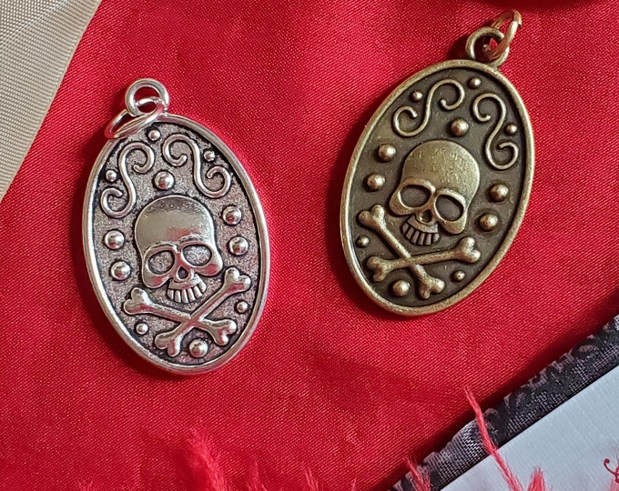 PE-0104 - Antiqued Gold or Silver Skull Pendant - Reenactor Jewelry, Chatelaine Charm, Georgian, 17th Century, 19th Century, Skull, Skeleton