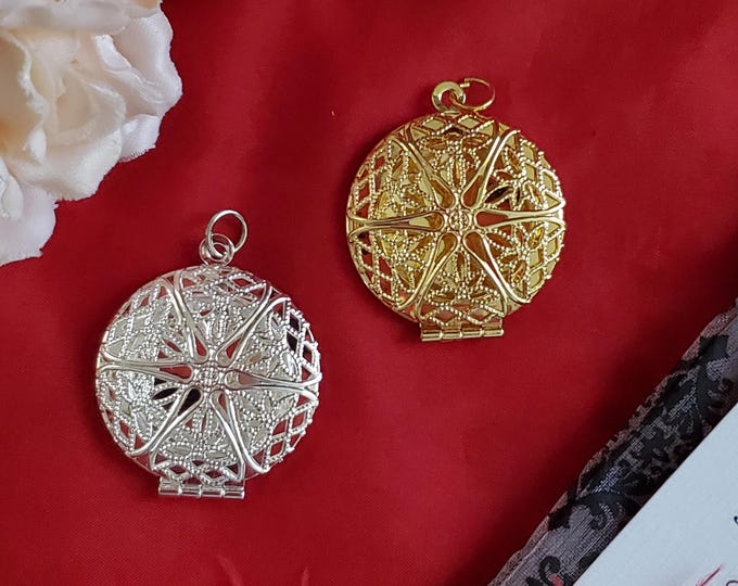 PE-0030 - Silver or Gold Open Work Locket, Pomander, Vinaigrette, Pouncet Box