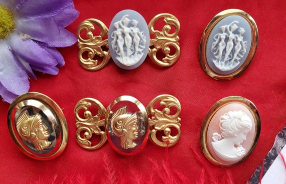 Broche Vintage Style 18ème Siècle - Camée, Strass, Métal Doré - Occasion - Sans Marque