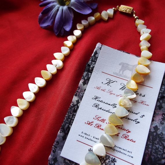 Collier Ancien En Nacre Du XIXe Siècle - Style Jeune Fille - Perles Baroques - Bijou Vintage Occasion