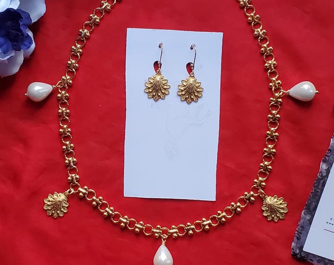 N-0165 - Classical Pearl and Chain Necklace - Grecian, Italian, Regency, Georgian Necklace