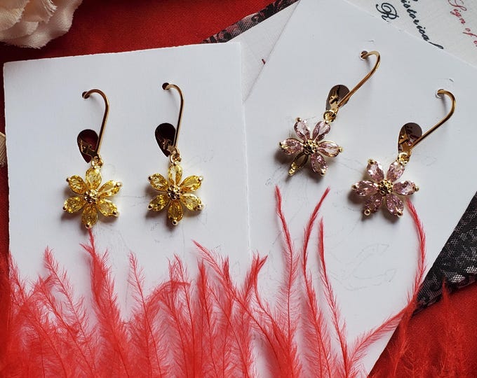 E-0635 - Daisy Crystal Earrings - Simple, Yellow, Pink