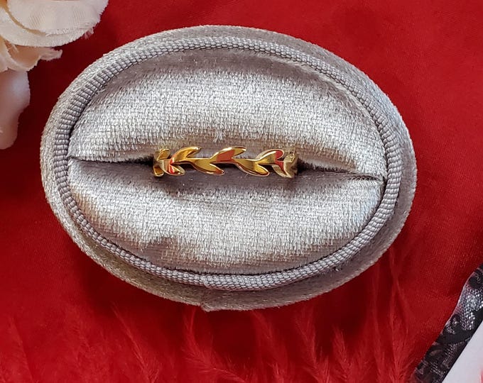 R-0071C - Gold Plate over Steel Laurel Leaf Ring - Georgian, Regency, Jane Austen, Classics, Shakespeare, Cato, Othello, Romeo and Juliet