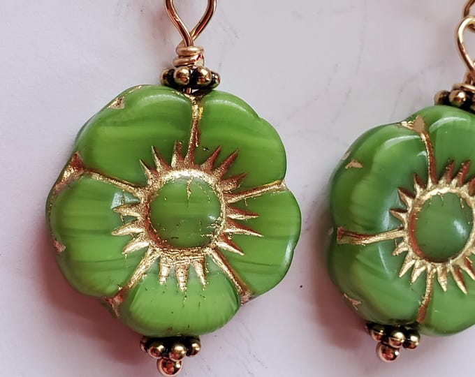 E-0660 - Glass Green and Gold Flower Earrings