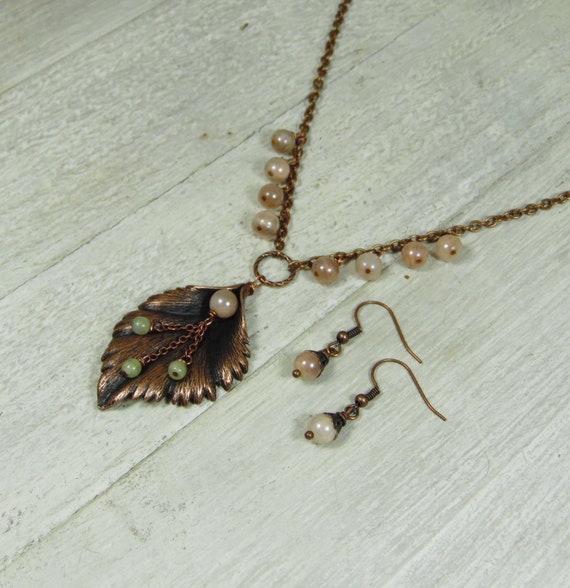 Antique Copper Leaf With Peach Moonstones And Peridot Beads Etsy - paridot necklace roblox