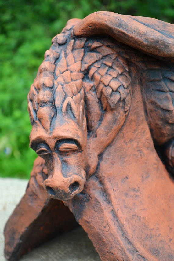 Gothic dragon decorative roof finial 90° angled stone ridge tile new design 48cm Gothic dragon decorative roof finial 90° angled stone ridge tile new design 48cm