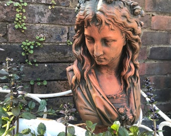 Ornement de maison ou de jardin en pierre pour buste de femme Ophélie