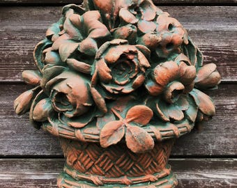 Bloemenmand decoratieve stenen muurplaquette 28 cm H