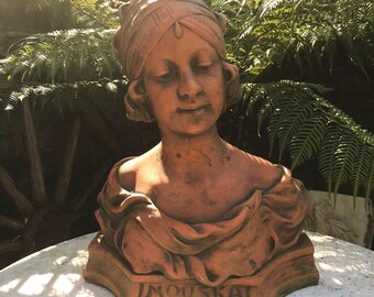 Mouska' Bust