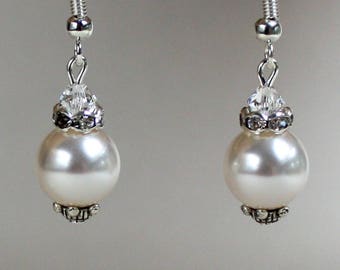 White (off-white) pearls wedding jewellery, silver short drop dangle earrings, bridesmaid wedding accessory, vintage style bridal earrings