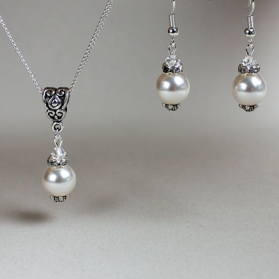 Wedding jewellery, white (off-white) pearls jewellery set, silver pendant necklace earrings bridesmaid accessory set, bridal jewelry set