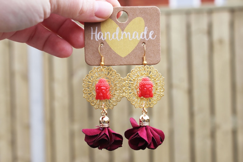 Red boeddha earings with flower tassels