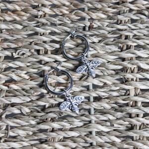 Bee earings, silver color bee earings, minimalistic earings, cute earings