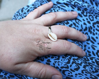 Verstellbarer Ring mit hängender Muschel, Muschelring, Ring mit Muschel, Silberring, Verstellbarer Ring mit hängender Muschel, Muschelring