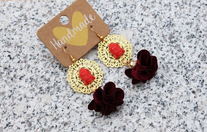 Red boeddha earings with flower tassels