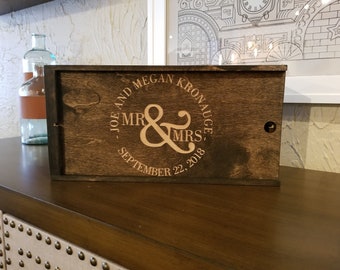 Two Bottle Mr. & Mrs. Wine Box