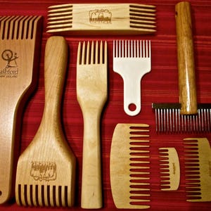 May include: Assortment of wooden combs and a metal comb for fiber preparation. The combs are made of wood and have different tooth counts. The metal comb has a handle made of wood. The combs are labeled with the brand names "Ashford", "Schacht", and "The Woolery".