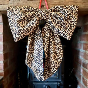 William Morris Christmas Tree Bow, Large Floral Print Door Decor