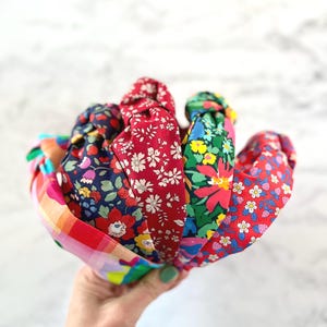 FLORAL KNOT HEADBAND Liberty Fabrics, Gift for Liberty Lover, Women&#39;s cotton hair accessories, Summer Hairband