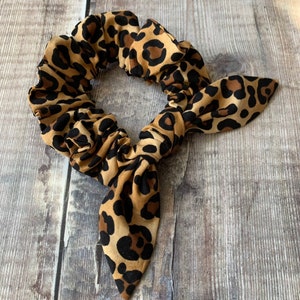 Leopard Print Cotton Srunchie, animal print hair accessory, Scrunchie Style. image 7