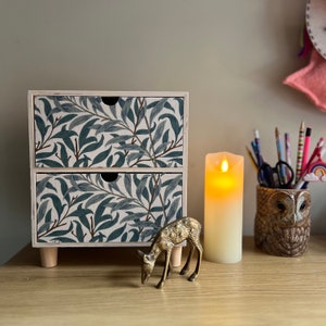 Mueble de almacenamiento de madera William Morris, mini cómoda de escritorio, porta accesorios rústicos, regalo de inauguración de la casa, decoración floral para el hogar.