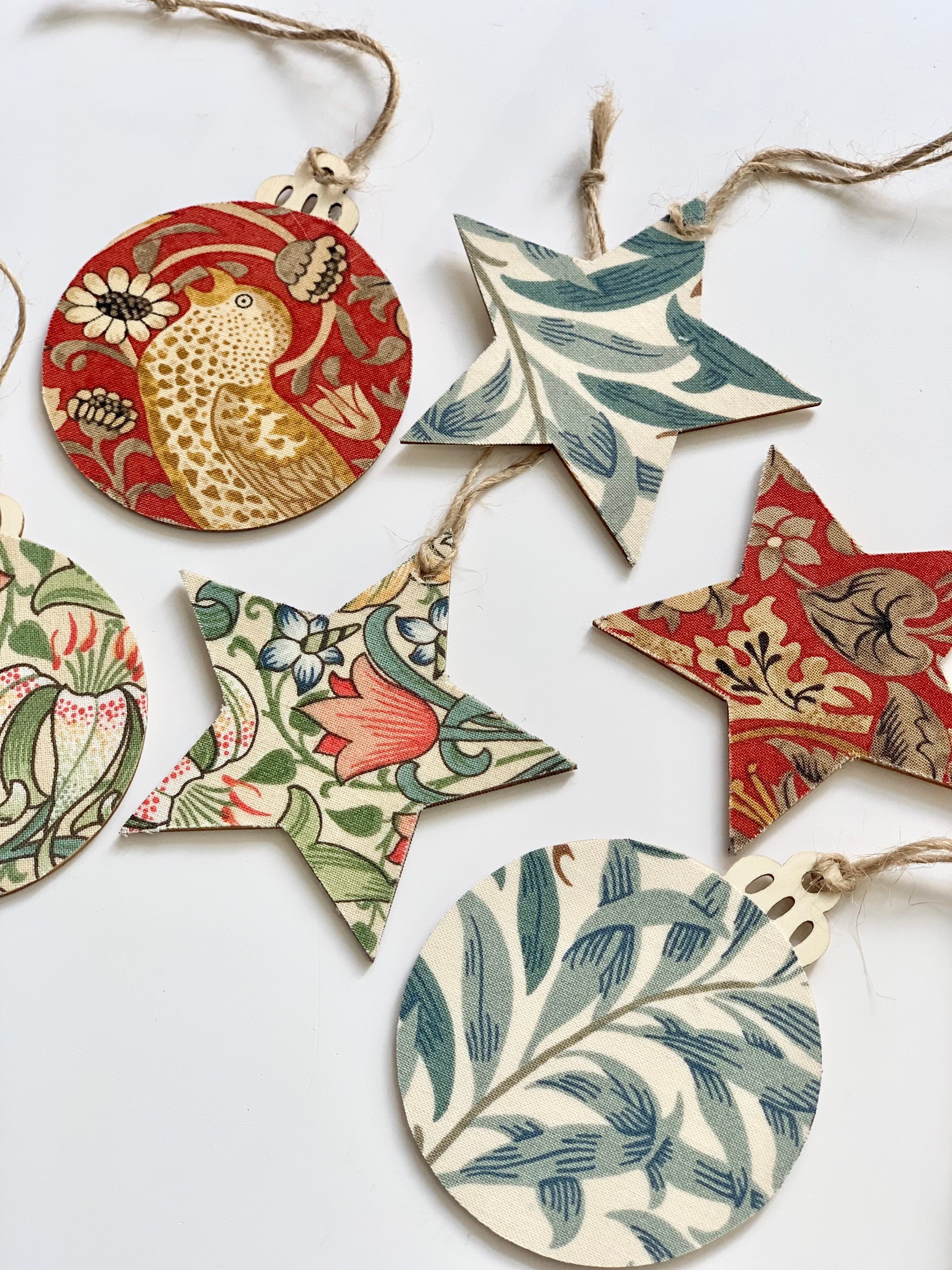William Morris Christmas Tree Decorations, Willow Bough star decorations, strawberry thief Bauble, William Morris home decor