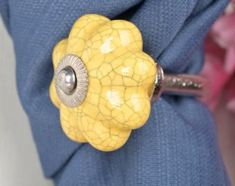 手作りの黄色のひび割れた陶器の花のカーテンタイバックフック - Etsy 日本