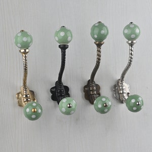 Gancho de pared de cerámica con lunares verdes hecho a mano / Percha de cerámica azul con ganchos metálicos para muebles y baño