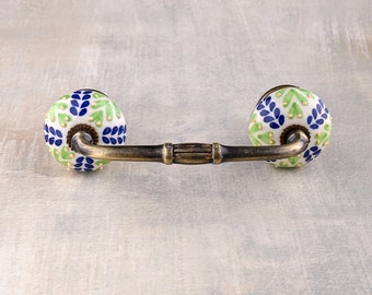 Poignée de meuble en céramique verte et bleue : motif pétales de fleurs - Plusieurs tailles