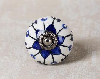 Perilla de cerámica azul y blanca para gabinete de cocina hecha a mano
