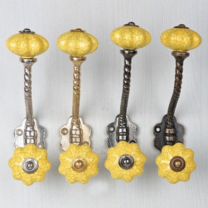 Perchero de pared de cerámica agrietada color mostaza con ganchos de metal vintage / Perchero para baño y dormitorio / Herrajes decorativos para muebles