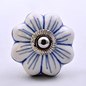 Tirador de cerámica floral azul y blanco hecho a mano para armario