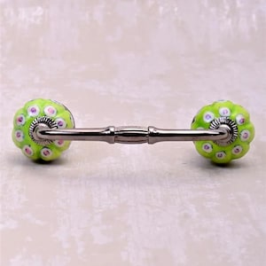 Tirador de cerámica para gabinete de color verde lima