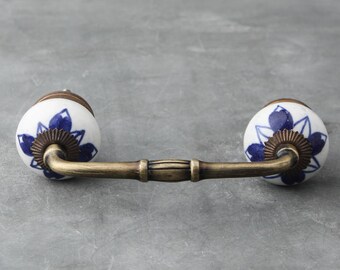 Poignée de garde-robe en céramique blanche et bleue à motif floral (vendues par lot)