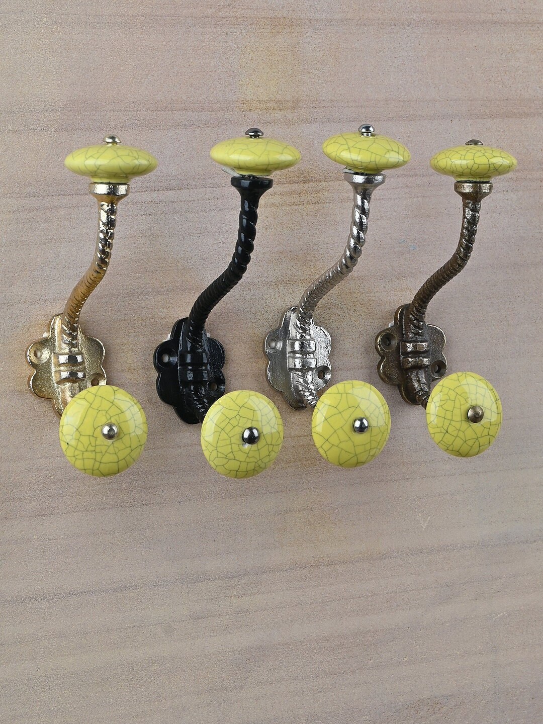 ライムグリーンの陶器製壁掛けフック：手作りの青い陶器ハンガー