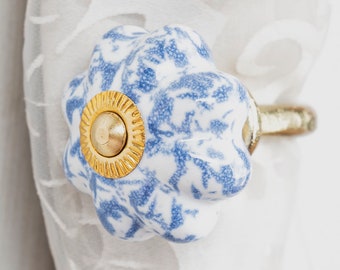 Handgemaakte decoratieve lichtblauwe en witte kleur keramische gordijnbinder achterhaak antieke haak (verkocht in sets)