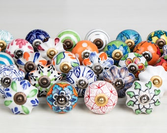 Pomos de cajón de cerámica surtidos hechos a mano: decoración rústica multicolor mixta