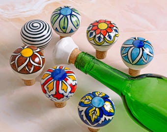 手描きの青と白の陶器製ワインボトルストッパー：ヴィンテージ