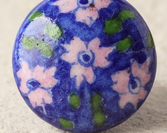 Bouton d'armoire en céramique bleue peint à la main : fleurs roses, feuilles vertes