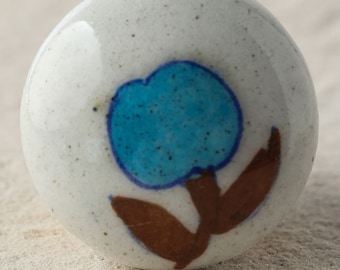 Keramische kastknop met turquoise bloem: handgeschilderd huisdecor
