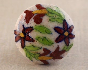 Pomo de cerámica con forma de flor para gabinete, pintado a mano, base blanca