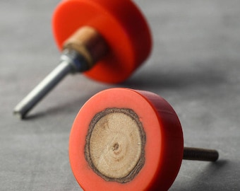 Knop oranje houthars: decoratief kastbeslag