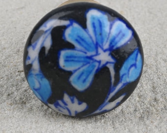 Pomo de cerámica floral turquesa pintado a mano: herrajes decorativos para gabinetes